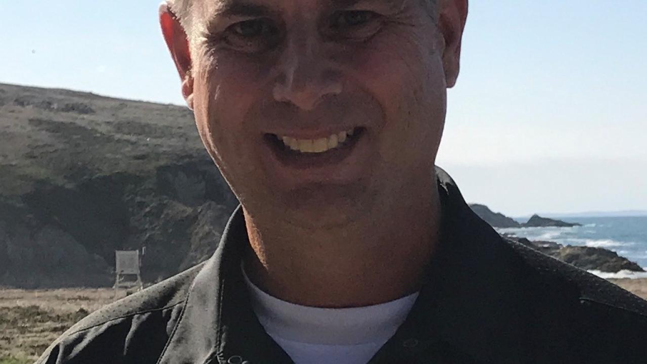 headshot of Tim Annis smiling